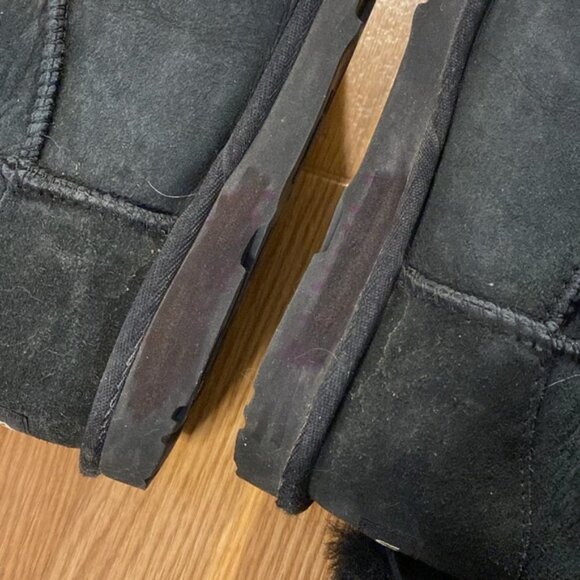 🥳Host Pick 🥳 UGG BAILEY BUTTON II Kids Black Boots (Size 4) - Picture 11 of 12